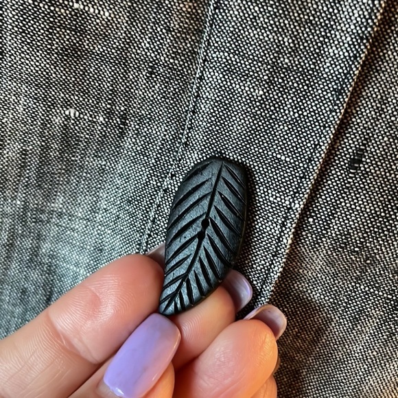 Women’s 100% linen shirt Heather like gray black UNIQUE LEAF BUTTON down size S - Picture 2 of 13